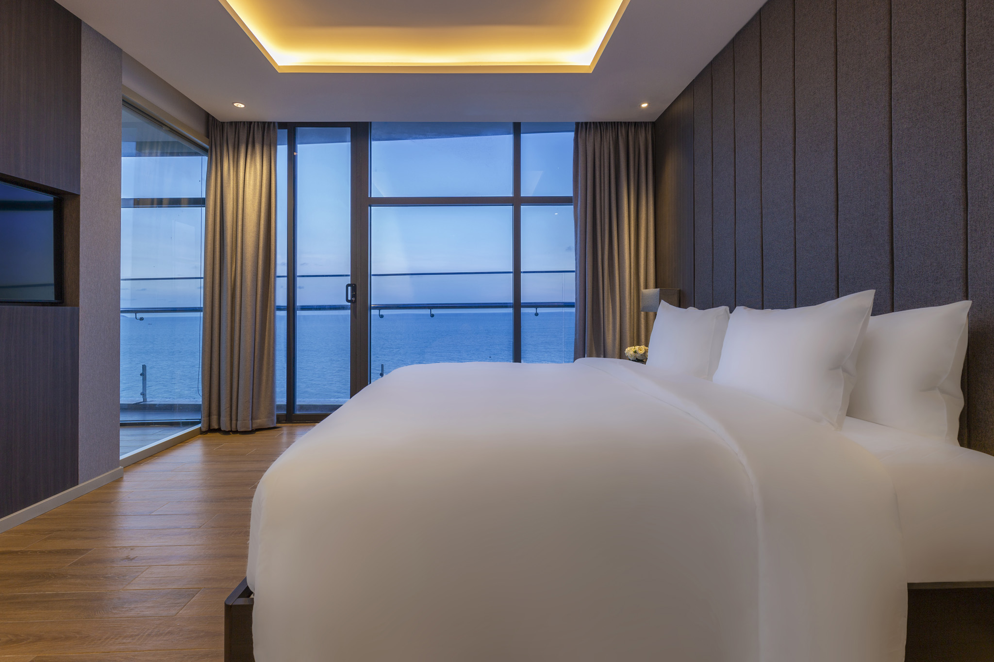 Premier Suite Oceanfront with Balcony